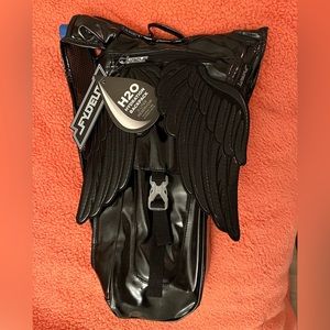 Fydelity Hydration Pack Metallic Black Angel Wings